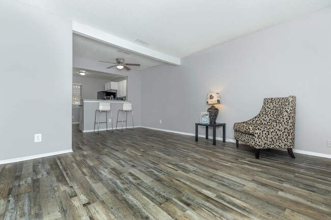 Foto del edificio - Pioneer Creek Townhomes