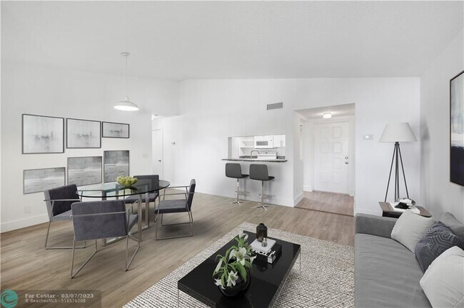 Building Photo - 9933 Westview Dr