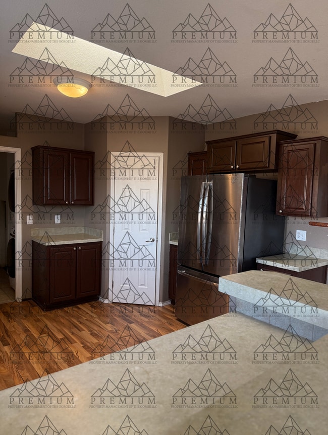 Foto del edificio - 4 Bed 2 Bath home in Dufur, Oregon!