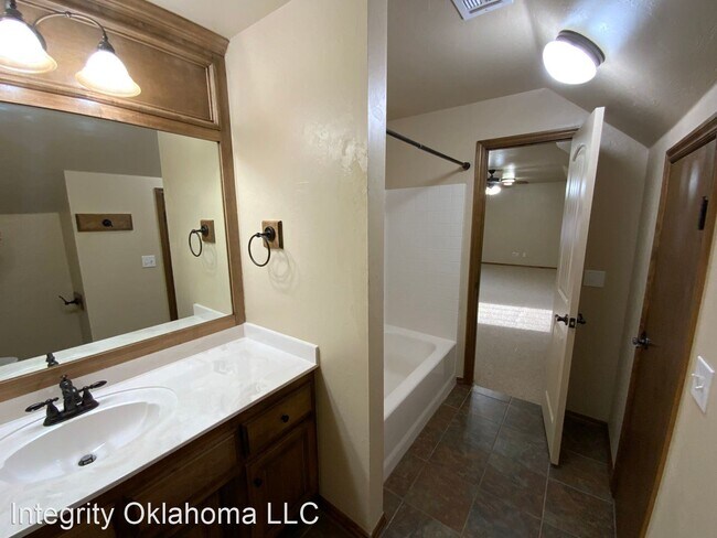 Building Photo - 5 br, 4 bath House - 4608 NW 162nd Street