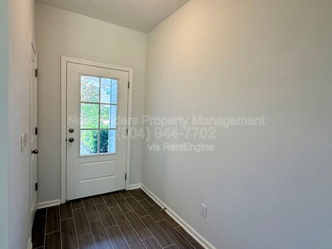 Foto del edificio - 215 Pine Bluff Dr