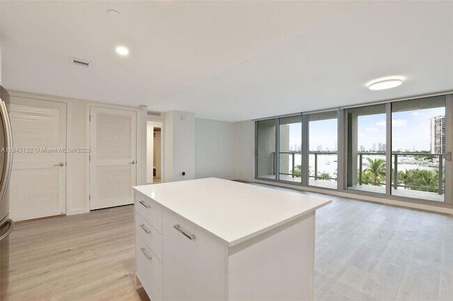 Foto del edificio - 1504 Bay Rd