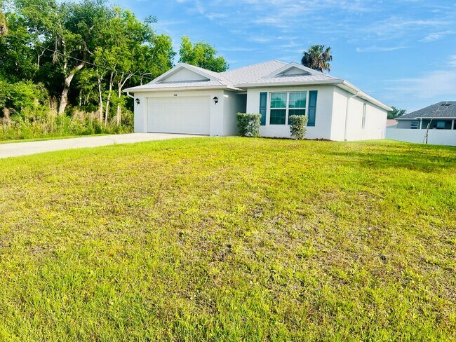 Building Photo - Spacious 4-Bedroom Home with Unique Floor ...