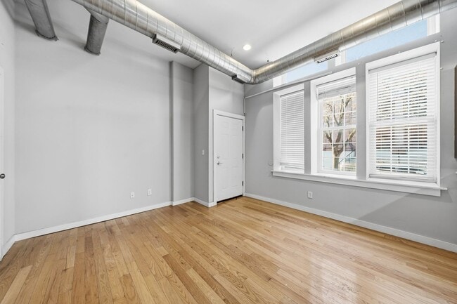 Photo - 1942 Apartment