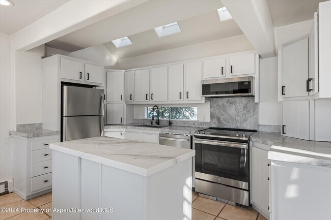 Foto del edificio - 182 Bennett Pl