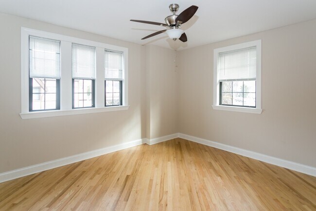 Foto del edificio - 946 Green Bay Rd