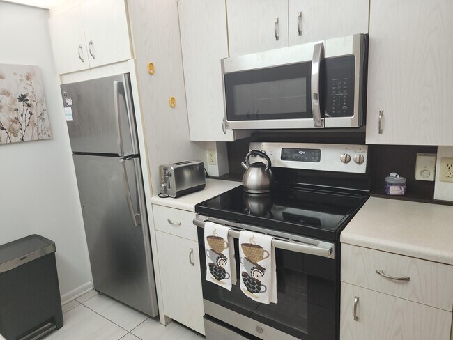 Foto del edificio - 3059 Ainslie Dr