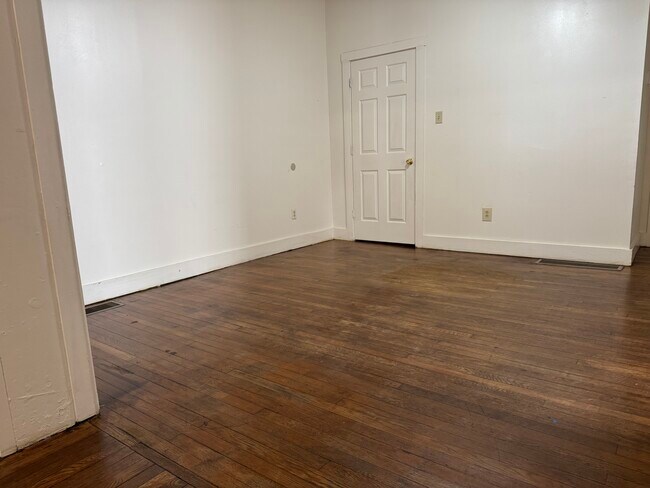 Comedor - 414 E 2nd St