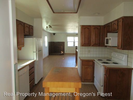 Building Photo - 11235 SW Hazelbrook Rd
