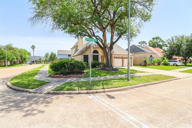 Building Photo - 1546 Ridgebriar Dr