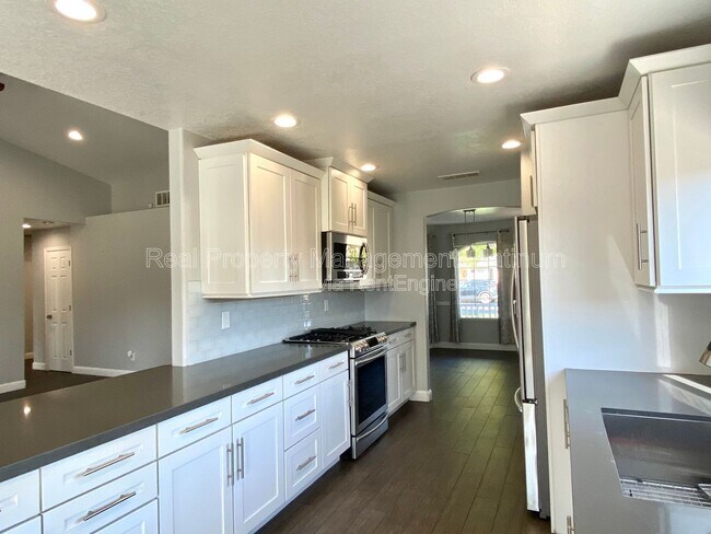 Foto del edificio - 6509 N Vista Ave