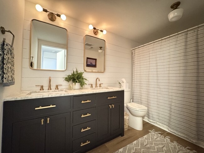 Full Bathroom - 26 East St
