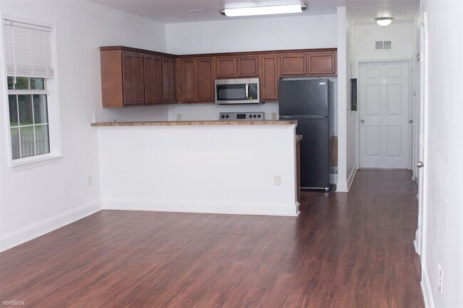 4 Br 4 5 Bath Townhome 102 White Drive 1 Townhouse For Rent In Tallahassee Fl Apartments Com