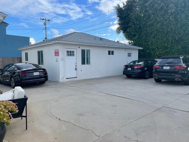Unit A - 3843 Midway Ave