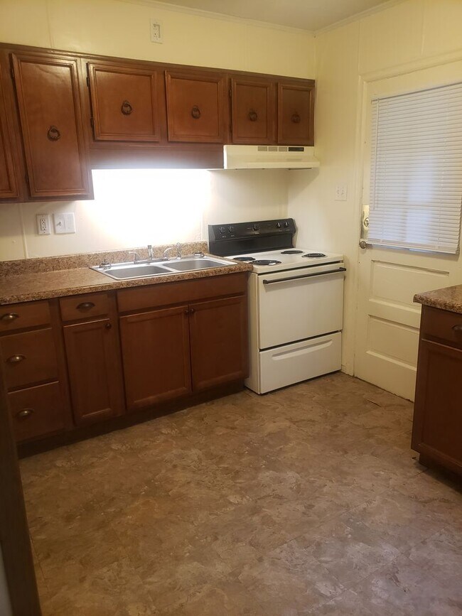 Foto del edificio - 3BR House Near Lakeside Park