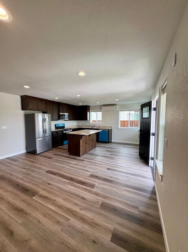 Foto del edificio - BRAND NEW 3BR Home in Central Point | Primary Suite Main Level + 2 Car Garage