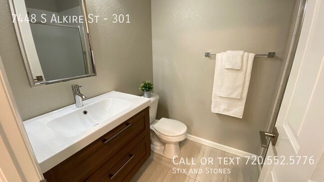 Foto del edificio - **Cozy Condo Available NOW** Minutes to Re...