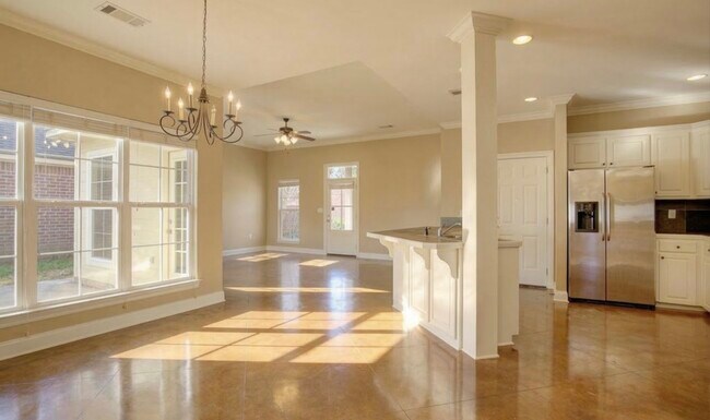 Building Photo - 3858 Southpass Ave