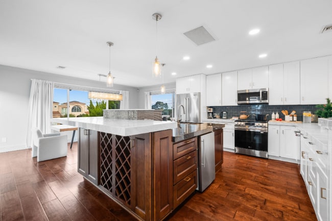 Building Photo - 5842 Soledad Mountain Rd