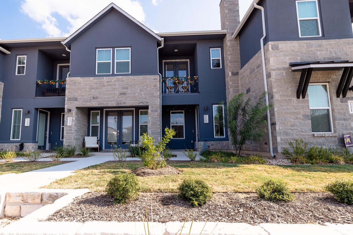 Foto principal - 2501 Simond Ave