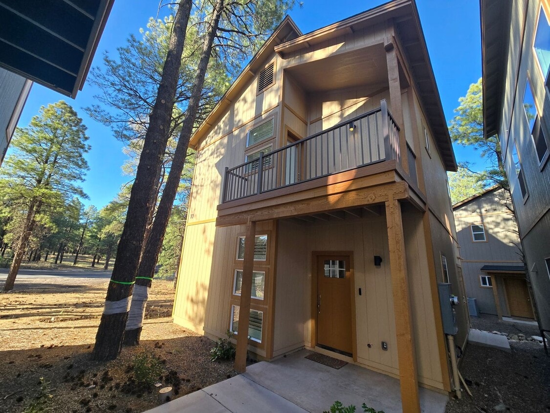 Primary Photo - Beautiful, Newly-Built, Townhouse w/A/C & ...