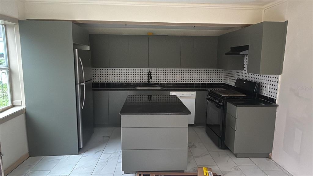 Building Photo - 517 Oak St