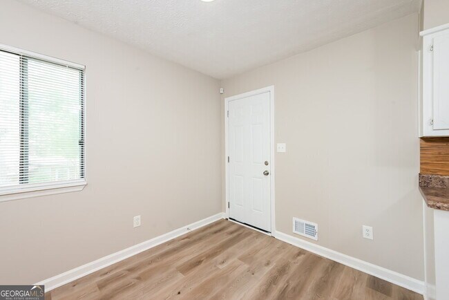 Foto del edificio - 889 Ralph Rd SE