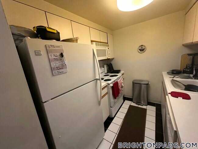 Building Photo - 1933 Commonwealth Ave