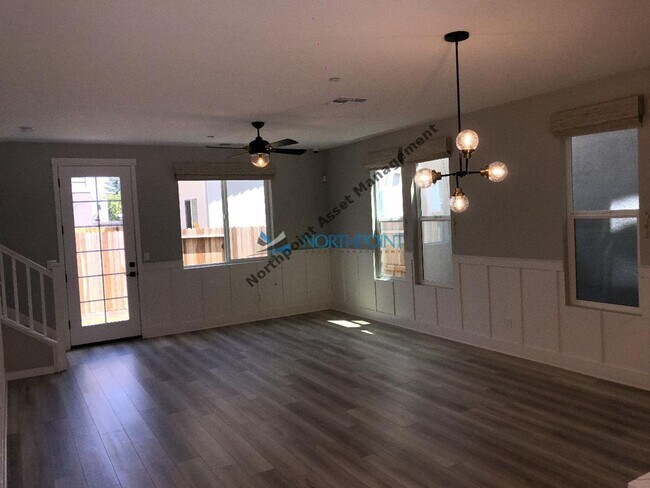 Foto del edificio - 5013 Wuthering Ave
