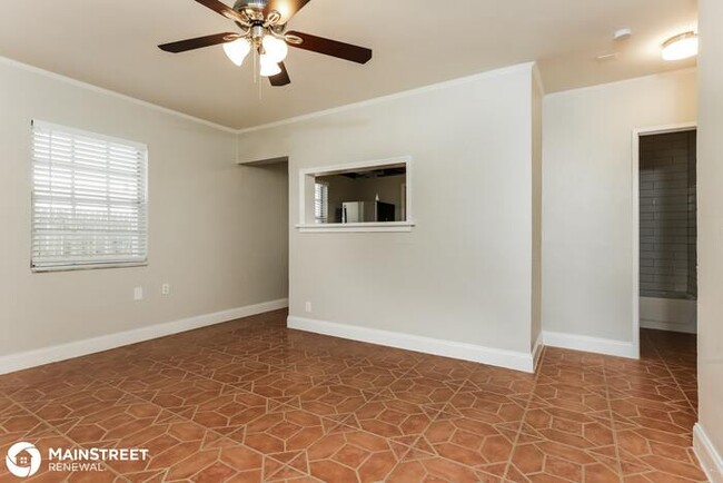 Building Photo - 3315 W Paxton Ave, Tampa, FL 33611