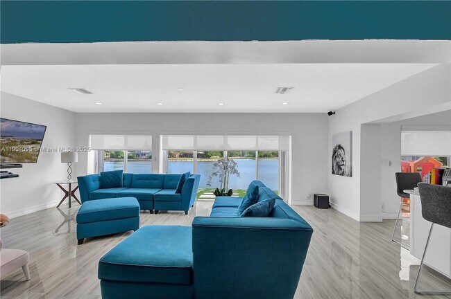 Foto del edificio - 5602 White Cedar Ln