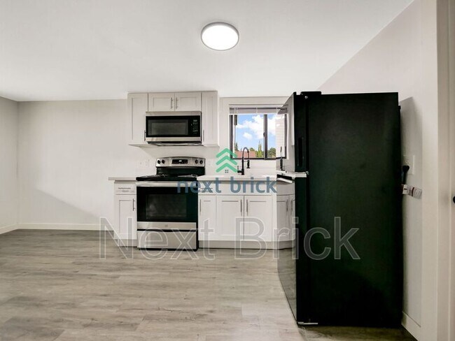 Foto del edificio - 221 Cedar Ave