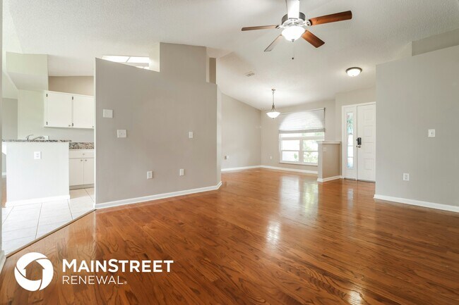 Foto del edificio - 8444 Yearling Ln