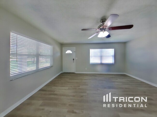 Foto del edificio - 12943 N Oregon Ave