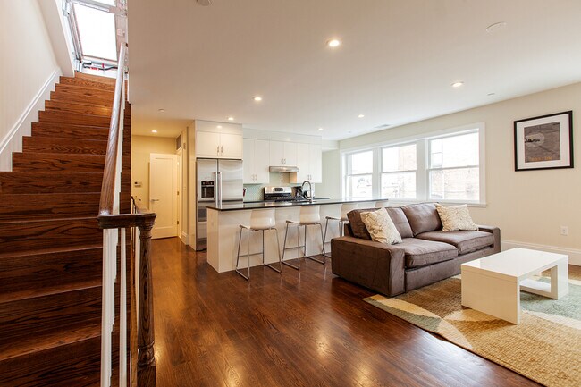 Building Photo - 14 Springfield E St