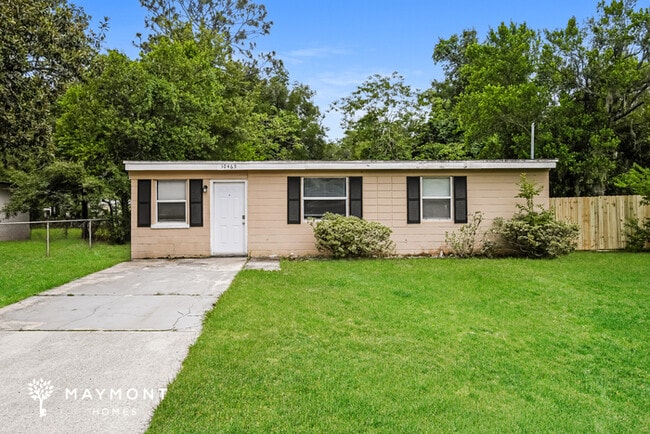 Building Photo - 10465 Keuka Dr