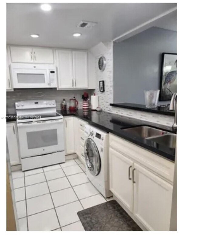 Foto del edificio - 840 SW 105th Ave