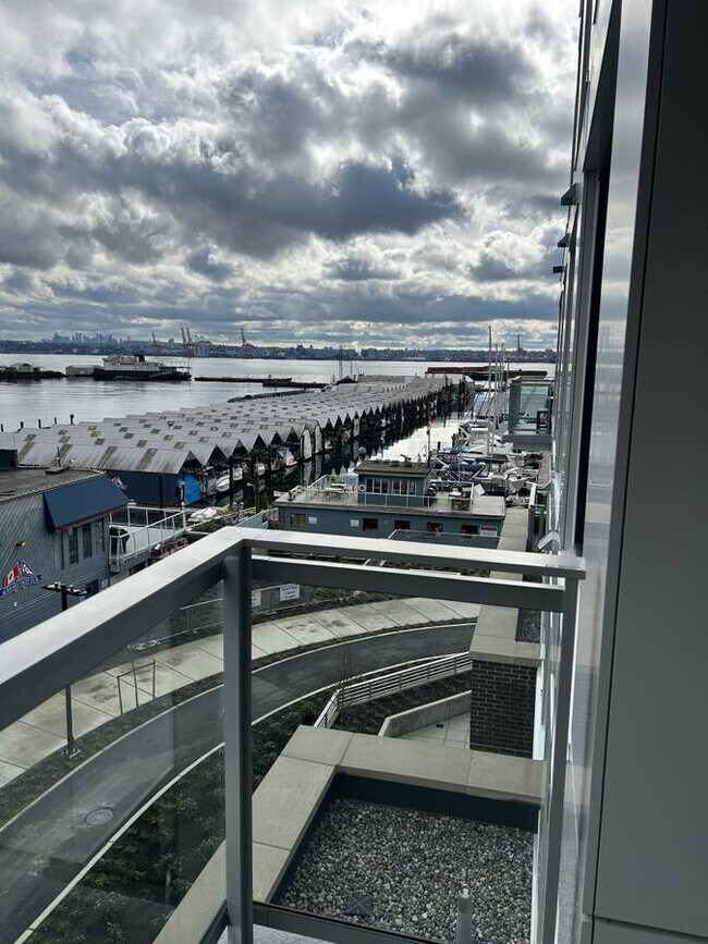 Photo du bâtiment - 801-801 Harbourside Dr