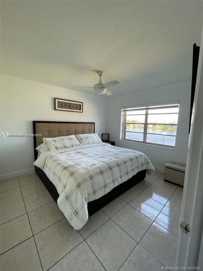 Foto del edificio - 12860 SW 43rd Dr