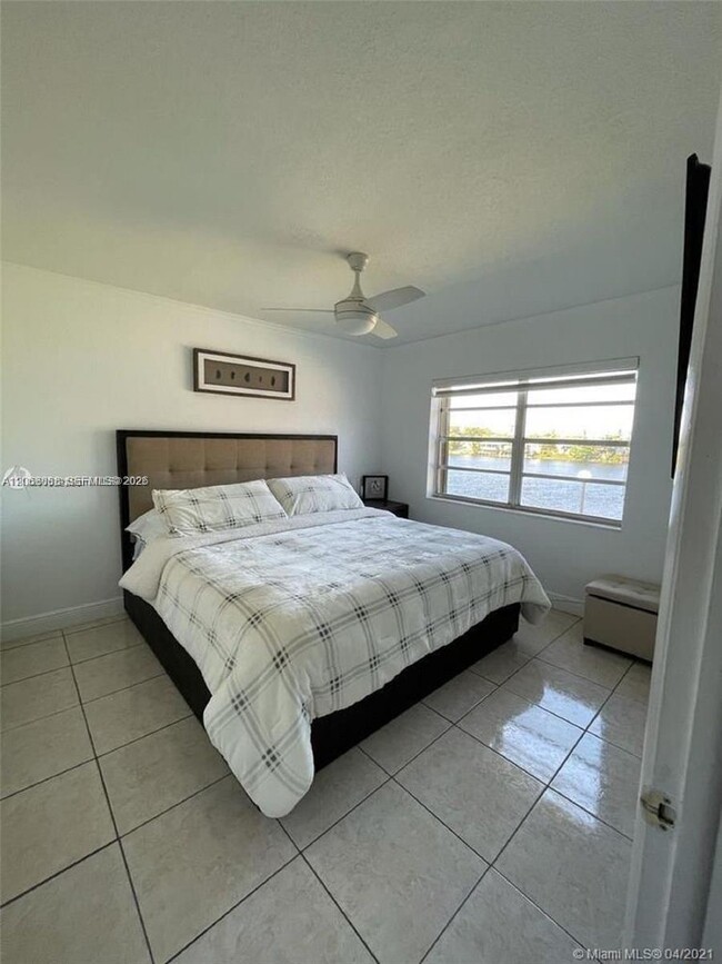 Building Photo - 12860 SW 43rd Dr