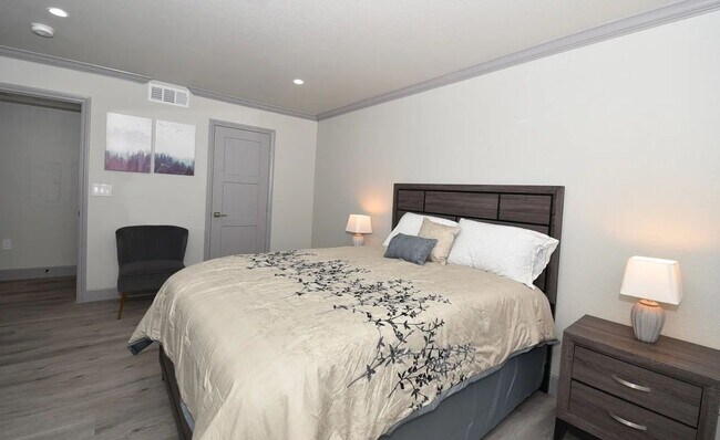 Building Photo - Stunning and modern 1-bedroom condo at Cop...