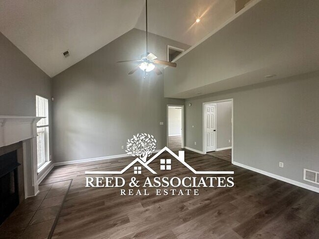 Foto del edificio - 2-Story Home Located in Quiet Cove!