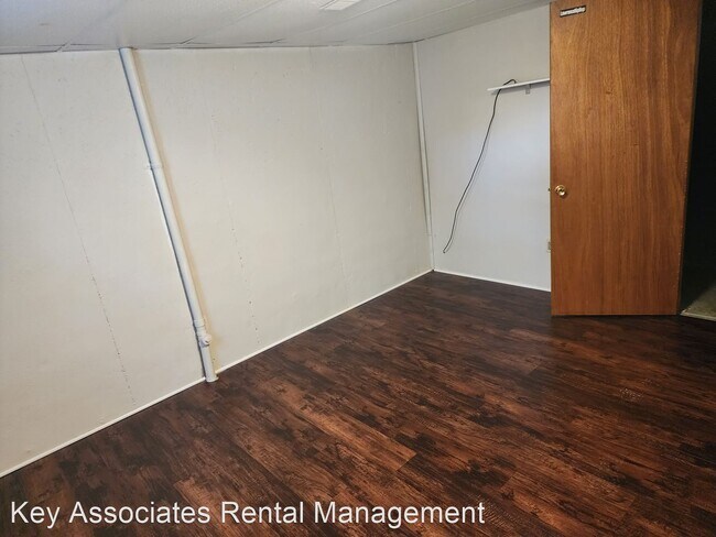 Building Photo - 2 br, 1 bath House - 446 NE Arter
