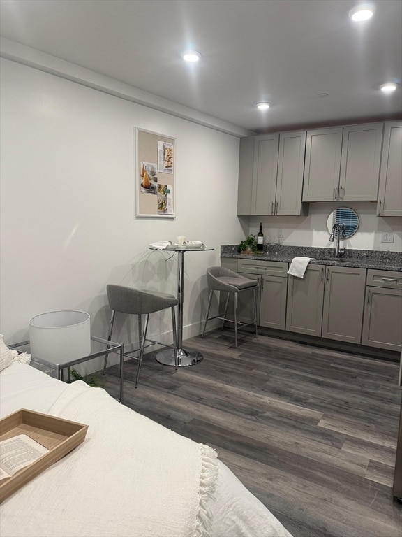 Building Photo - 585 Essex St