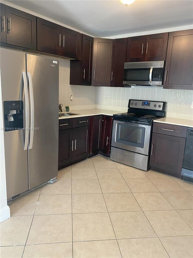 Foto principal - 2 bedroom in Hollywood FL 33020