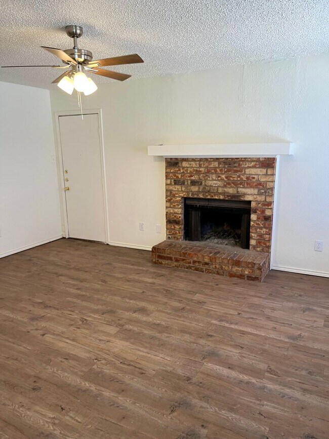 Foto del edificio - 9610 Elmwood Ave