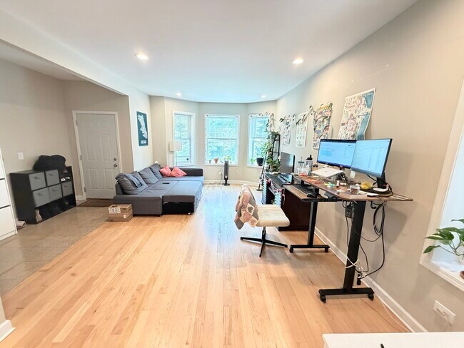 Foto del edificio - 1330 W Roscoe St
