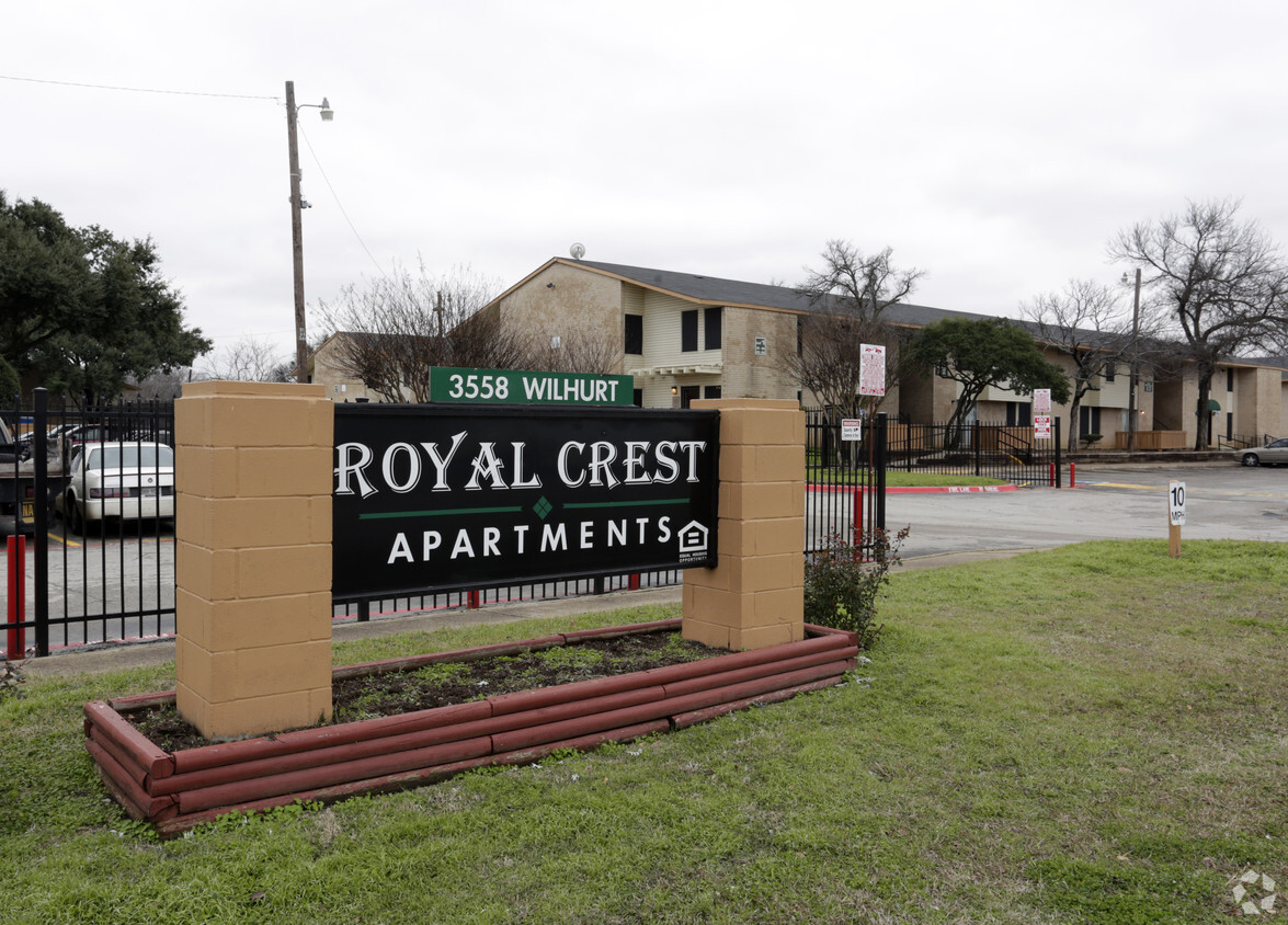 Foto del edificio - Royal Crest Apartments