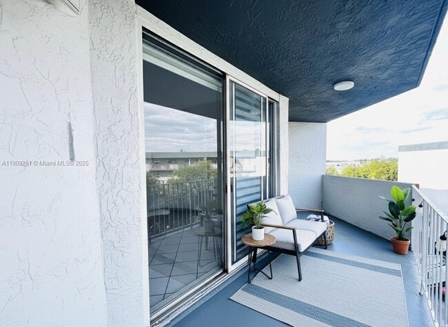 Foto del edificio - 1750 W 46th St