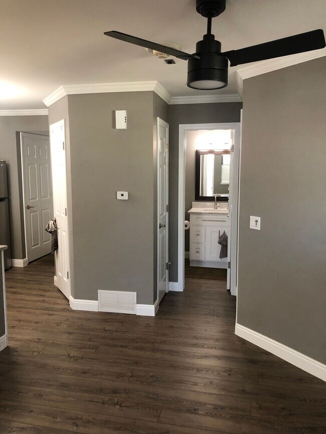Foto del edificio - Luxury 2 Bed 1 Bath Condo w/ ATTACHED GARAGE